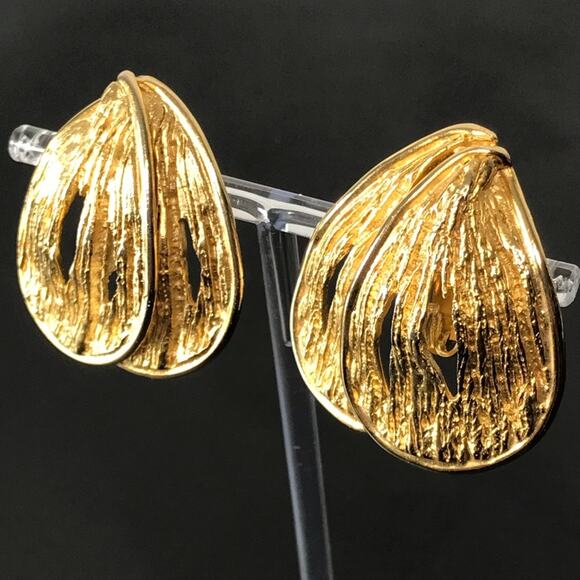 Vintage Signed Craft Runway Oversized Brutalist Textured Gold Clip On Earrings - Picture 4 of 16
